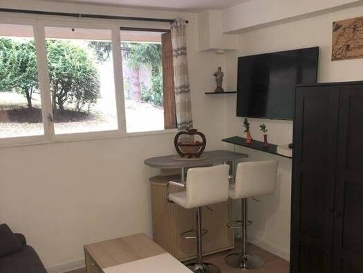 Appartement à louer - logement étudiant 750 € 1 pièce 15 m² RDC Ville-d'Avray 92410