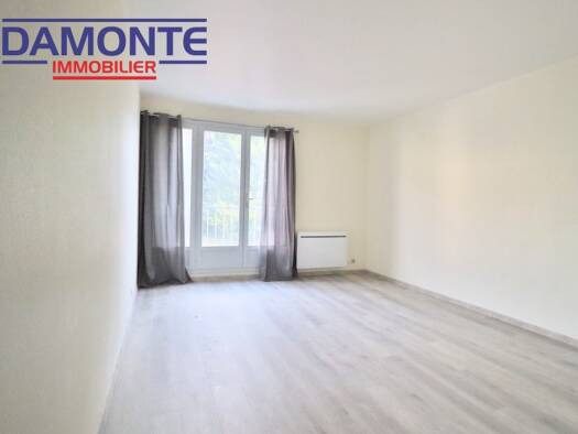 Appartement à louer 457 € 1 pièce 37,5 m² RDC/1 Centre Ouest Saint Julien les Villas 10800