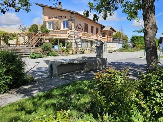 Local commercial à vendre 304 000 € 270 m² de surface de vente Le Sauze-du-Lac 05160