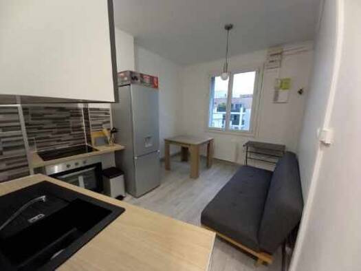 Appartement à louer 620 € 3 pièces 2 chambres 40 m² 3ème étage Nîmes 30000