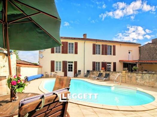 Maison à vendre 249 000 € 10 pièces 7 chambres 285 m² 1 400 m² de terrain Villiers-Couture 17510