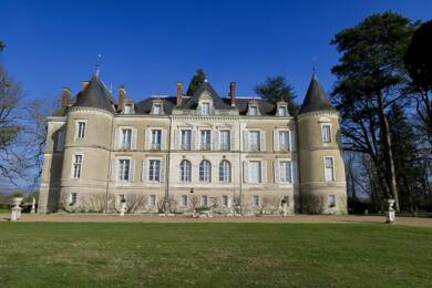 Château à vendre 2 100 000 € 23 pièces 17 chambres 1 200 m² 90 000 m² de terrain Centre Tours 37000
