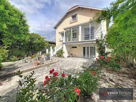 Maison de plain-pied à vendre 225 000 € 8 pièces 4 chambres 156 m² 685 m² de terrain Hérépian 34600