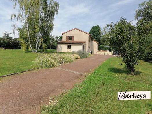 Maison de plain-pied à vendre 275 000 € 5 pièces 4 chambres 123 m² 1 700 m² de terrain Uchizy 71700