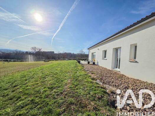 Maison de plain-pied à vendre 289 000 € 5 pièces 4 chambres 121 m² 10 000 m² de terrain Tournan 32420