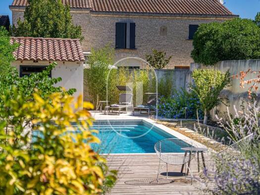 Hôtel particulier à vendre 890 000 € 6 pièces 4 chambres 215 m² 585 m² de terrain Eyragues 13630