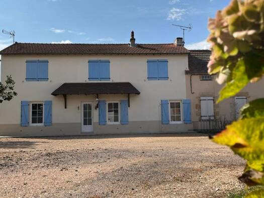 Maison à vendre 197 000 € 5 pièces 4 chambres 139 m² 1 899 m² de terrain Vernusse 03390