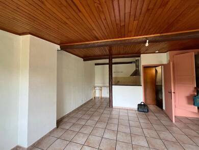 Appartement à louer 644 € 3 pièces 2 chambres Dernier étage, Étage 3/3 Trans en Provence 83720