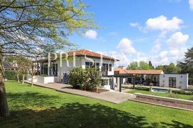 Maison à louer 5 585 € 11 pièces 7 chambres 327 m² 1 995 m² de terrain Pignada Anglet 64600