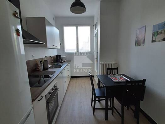 Appartement à louer 836 € 4 pièces 3 chambres 85 m² RDC/8 Centre Ville Rive Gauche Laval 53000