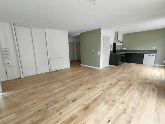 Appartement à vendre 205 000 € 3 pièces 2 chambres 76 m² RDC Montbrison 42600