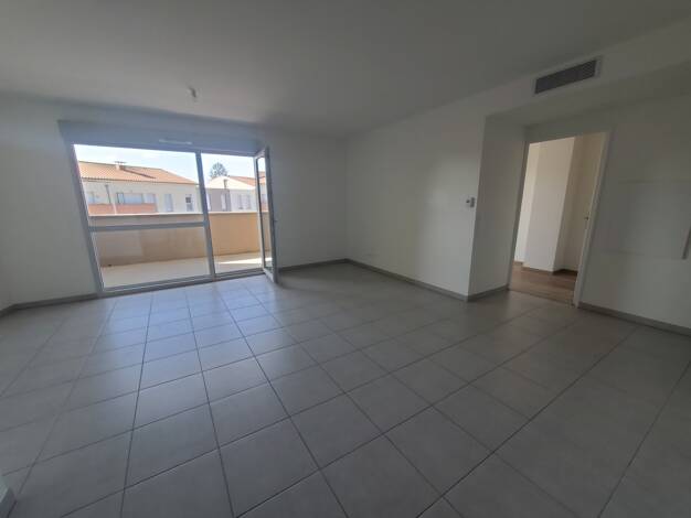 Appartement à louer 1 378 € 4 pièces 3 chambres 87 m² Étage 3/3 Rillieux-la-Pape 69140