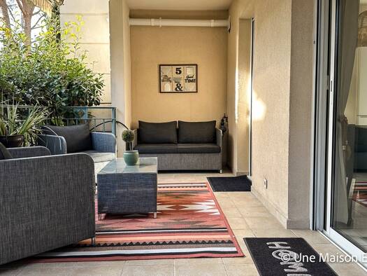 Appartement à vendre 450 000 € 5 pièces 3 chambres 97 m² RDC/1 Centre Les Angles 30133