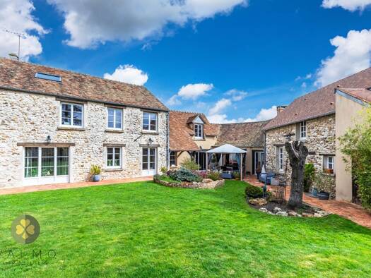 Maison à vendre 598 000 € 8 pièces 5 chambres 300 m² 548 m² de terrain Longnes 78980