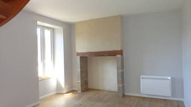 Appartement à louer 435 € 3 pièces 2 chambres 61 m² 2ème étage Lascelle 15590