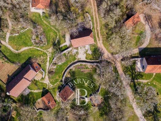 Maison à vendre 1 320 000 € 25 pièces 2 chambres 500 m² 33 005 m² de terrain Figeac 46100