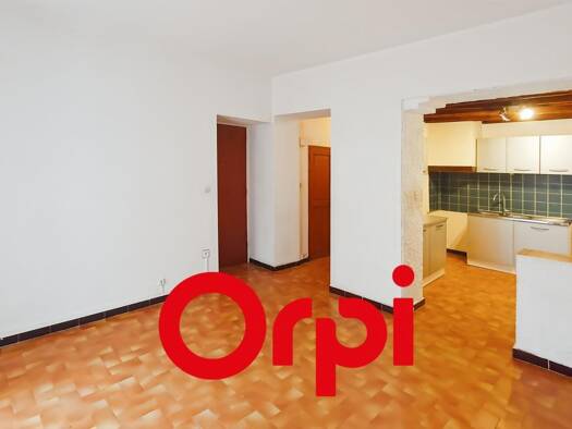 Appartement à louer 600 € 2 pièces 1 chambre 39,7 m² 1er étage Cuges-les-Pins 13780