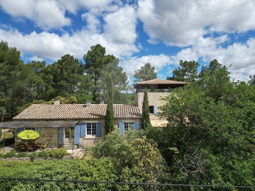 Maison à vendre 1 200 000 € 6 pièces 4 chambres 220 m² 3 800 m² de terrain Gordes 84220