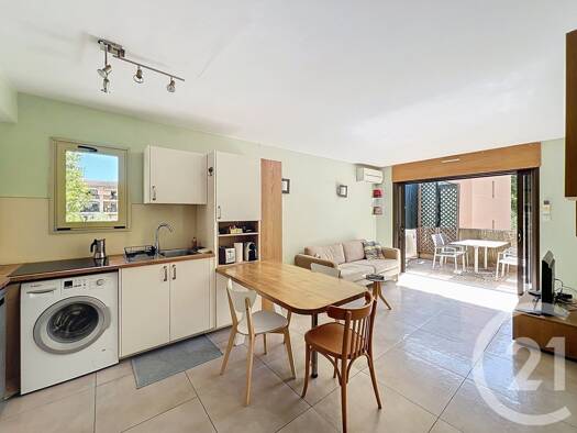 Appartement à vendre 250 000 € 3 pièces 2 chambres 45 m² 3ème étage Mougins 06250