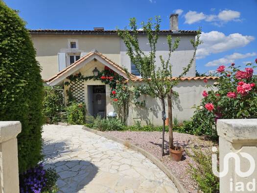 Maison de ville à vendre 226 000 € 4 pièces 3 chambres 150 m² 357 m² de terrain Châteauneuf-sur-Charente 16120