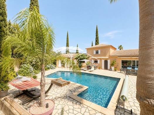 Maison à vendre 920 000 € 5 pièces 4 chambres 160 m² 1 500 m² de terrain Zone Agricole et Boisée La Londe-les-Maures 83250