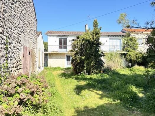Maison à vendre 212 000 € 5 pièces 4 chambres 165 m² 8 090 m² de terrain Le Chay 17600