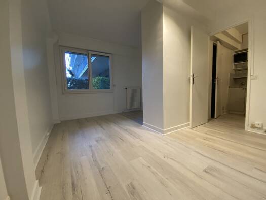 Appartement à louer 710 € 1 pièce 23 m² RDC/3 dès le 29/09/2025 Ville d Avray 92410