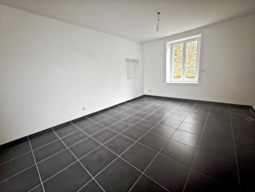 Appartement à louer 800 € 2 pièces 1 chambre 56 m² RDC Chenay 51140