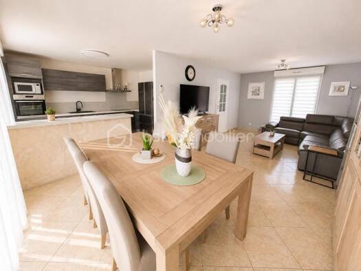 Maison de plain-pied à vendre 259 000 € 5 pièces 3 chambres 121 m² 995 m² de terrain Mourmelon-le-Petit 51400
