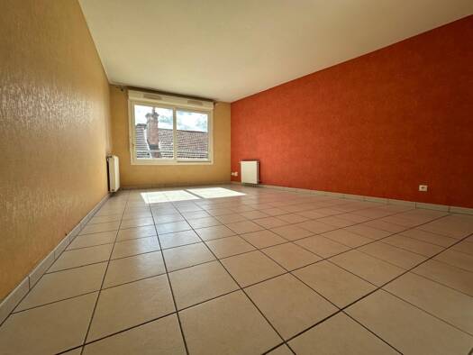 Appartement à louer 890 € 3 pièces 2 chambres 62 m² Étage 4/4 Belleroche Villefranche-sur-Saône 69400