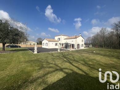 Maison à vendre 594 000 € 8 pièces 4 chambres 286 m² 6 229 m² de terrain Mouthiers-sur-Boëme 16440