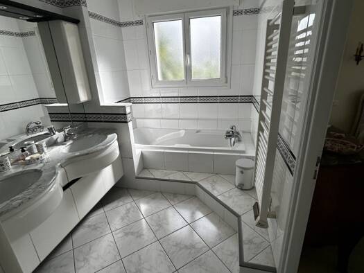 Maison en viager Bouquet 145 000 € 5 pièces 3 chambres 168 m² Les Villages Royan 17200