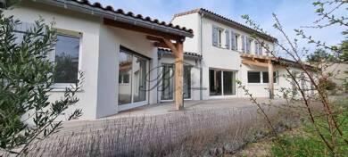 Villa à vendre 735 000 € 5 pièces 4 chambres 159 m² 1 750 m² de terrain Cucuron 84160