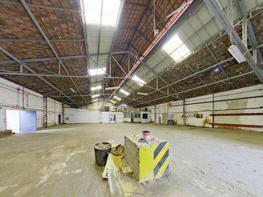 Entrepôt à vendre 1 350 000 € 1 300 m² d'espace de stockage Gassicourt Mantes-la-Jolie 78200