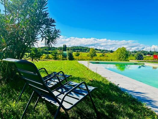 Maison à vendre 1 150 000 € 8 pièces 6 chambres 340 m² 4 794 m² de terrain La Baume-Cornillane 26120