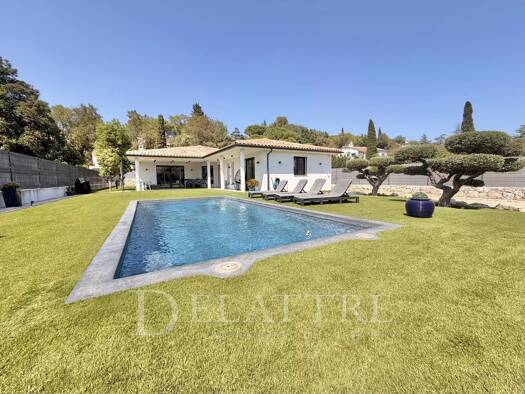 Maison de plain-pied à vendre 1 270 000 € 6 pièces 4 chambres 220 m² 1 200 m² de terrain La Roquette-sur-Siagne 06550