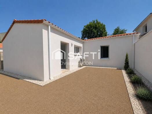 Maison de plain-pied à vendre 337 600 € 3 pièces 2 chambres 64 m² 205 m² de terrain Zone Activité Aytré 17440