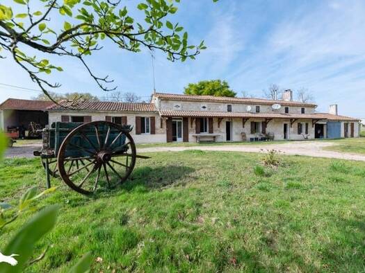 Maison à vendre 289 900 € 9 pièces 5 chambres 142 m² 13 075 m² de terrain Valeyrac 33340