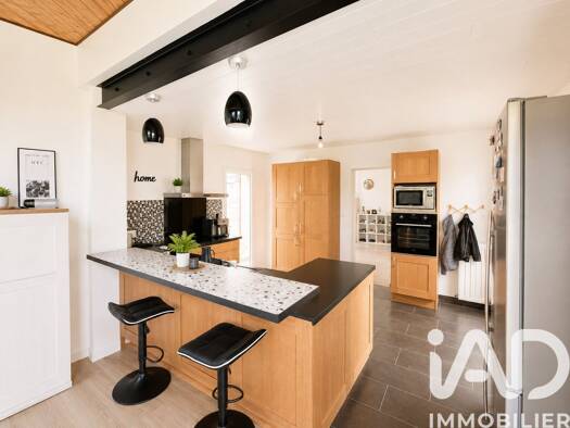 Maison à vendre 320 000 € 7 pièces 6 chambres 227 m² 5 993 m² de terrain Cavignac 33620