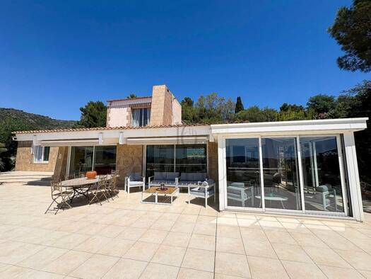Villa à vendre 1 659 000 € 9 pièces 4 chambres 190 m² 1 233 m² de terrain Le Lavandou 83980
