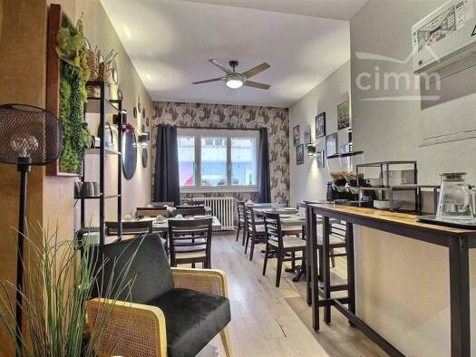 Boutique à vendre Fonds de commerce 147 000 € 251 m² de surface de vente Cathédrale Tours 37000