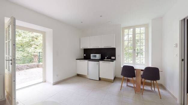 Appartement à louer 580 € 1 pièce 23,4 m² RDC Contour Champagne-Au-Mont-d'Or 69410