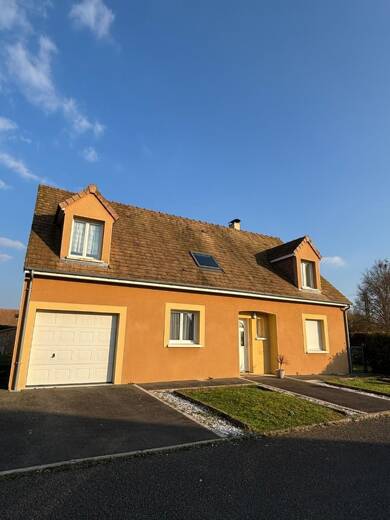 Maison à vendre 279 990 € 5 pièces 4 chambres 152 m² 621 m² de terrain Guécélard 72230