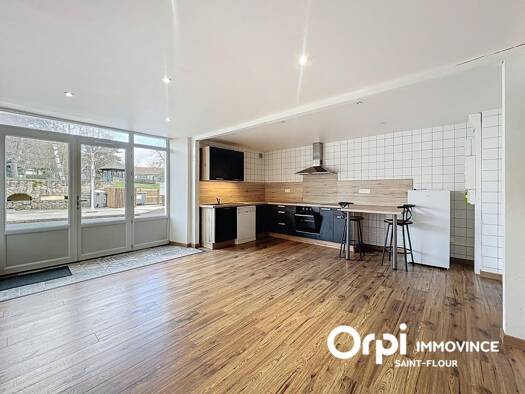 Appartement à vendre 69 000 € 2 pièces 1 chambre 43 m² RDC/3 Ruynes-en-Margeride 15320