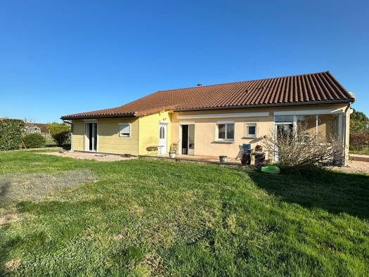 Maison de plain-pied à vendre 166 400 € 3 pièces 2 chambres 83 m² St Priest Bramefant 63310