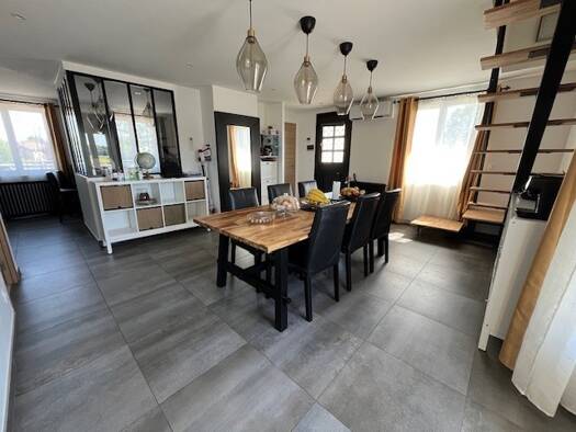 Maison à vendre 399 500 € 8 pièces 3 chambres 184,62 m² 822 m² de terrain Saint-André-de-Corcy 01390