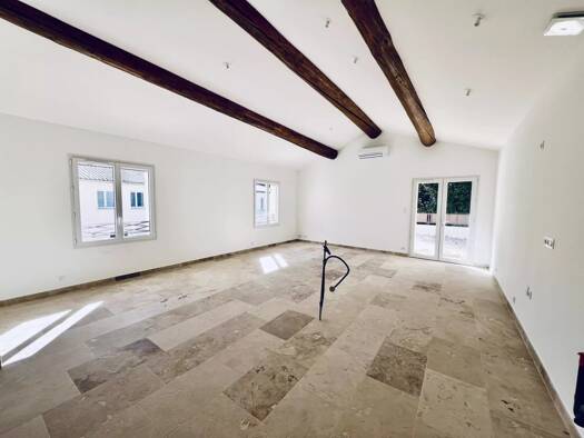 Appartement à vendre 223 500 € 3 pièces 3 chambres 84,1 m² RDC Jonquières-Saint-Vincent 30300