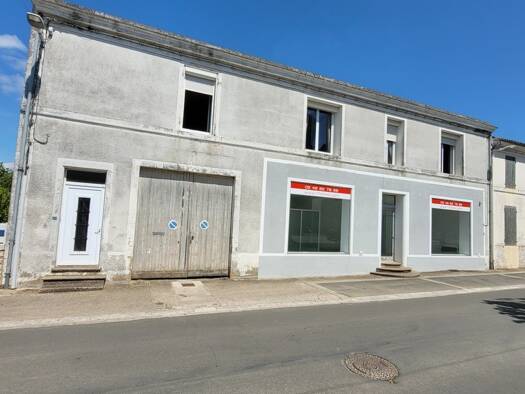 Maison à vendre 332 800 € 7 pièces 2 chambres 315 m² 885 m² de terrain Bords 17430