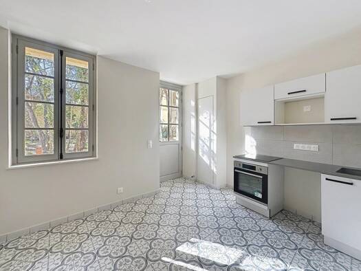 Duplex à louer 820 € 3 pièces 2 chambres 53,8 m² RDC/1 Zone Pietonne Avignon 84000