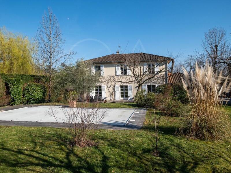 Maison à vendre, 182m², CHARBONNIERES LES BAINS